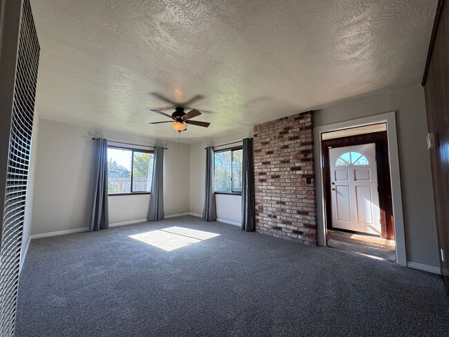 Building Photo - Spacious Myrtletown 4/2 home