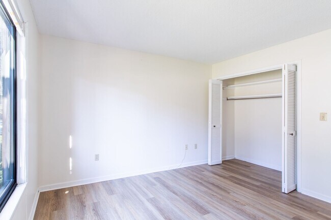 Building Photo - Convenient To Downtown Brevard