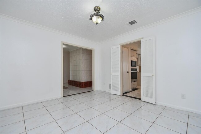 Building Photo - 7714 Eichler Dr