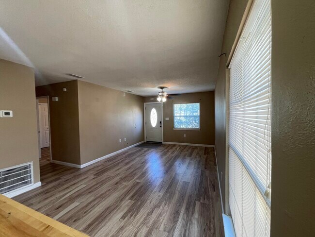 Building Photo - 607 W Sunset Blvd