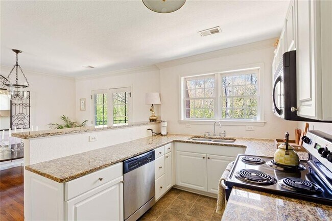 Building Photo - 115 Peachtree Memorial Dr NW