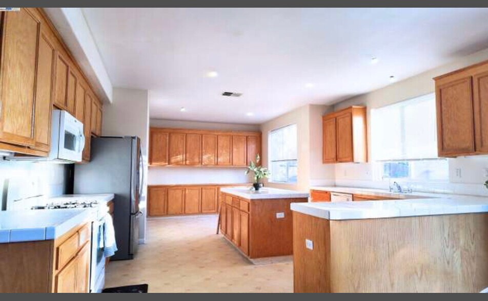 Building Photo - 5247 Agapanthus Ct