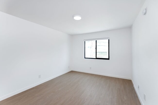 Building Photo - 1546 Bundy Drive
