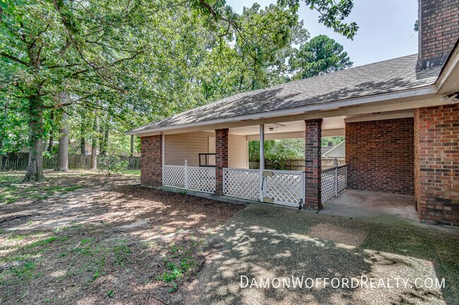 Building Photo - 502 Pelahatchie Shore Dr