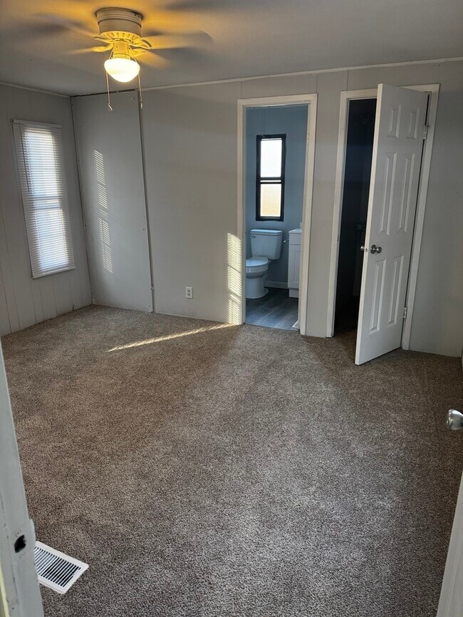 Building Photo - 518 Daugherty Rd