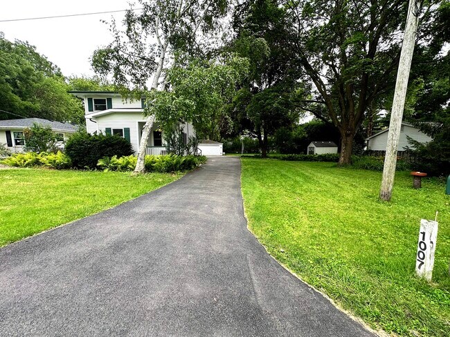 Building Photo - 1007 Pine St