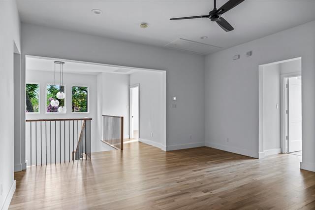 Building Photo - 9232 San Fernando Way
