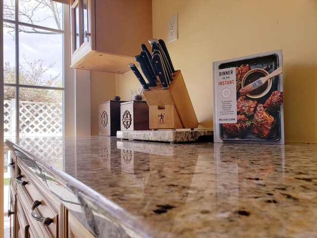 Building Photo - 21 Case Ave