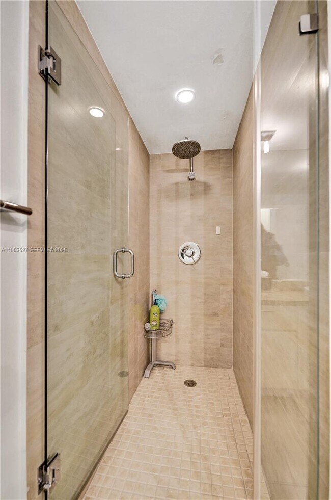 Building Photo - 20281 E Country Club Dr