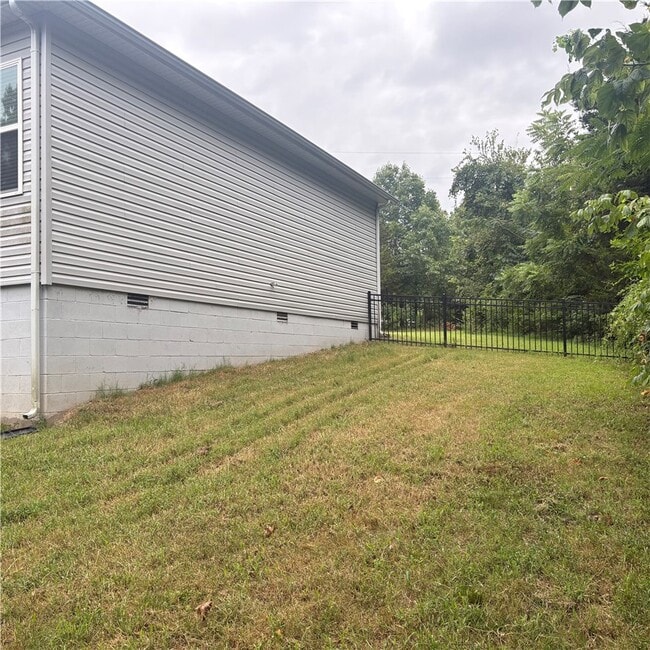 Building Photo - 19 Boreland Ln