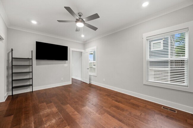 Building Photo - Charlotte Park Home
