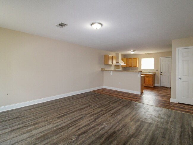 Building Photo - Modern Living Meets Comfort in This Beautiful Duplex