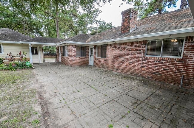 Building Photo - 25602 Oakhurst Dr