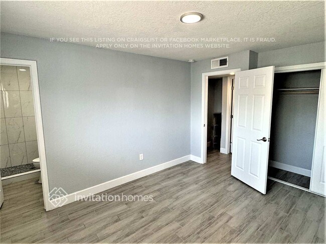 Building Photo - 3017 W Laurel Ln