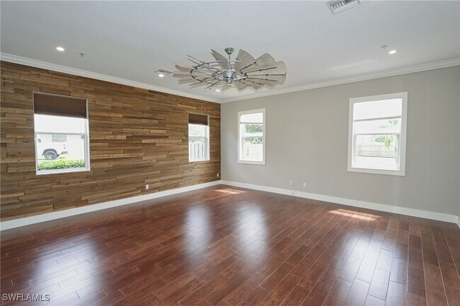 Building Photo - 16680 Oak Grove Ct