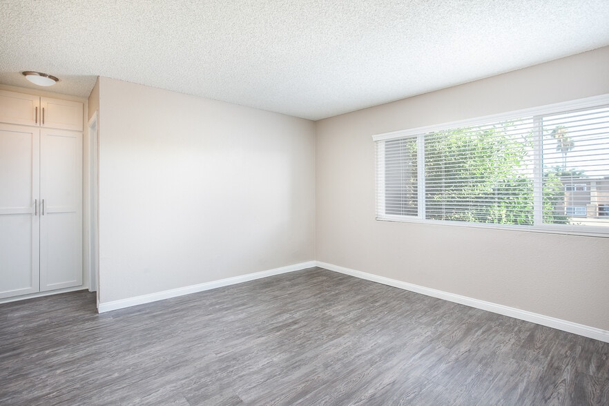 One, Two, & Three Bedroom Apartments - The Courtyards Apartments