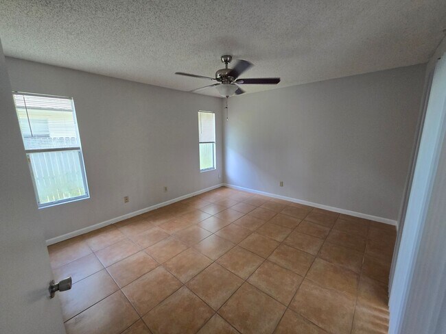Building Photo - 129 Edgewater Cir