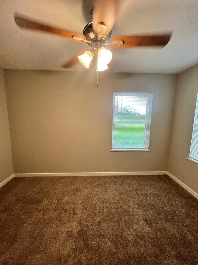 Building Photo - 1001 Mac Dr