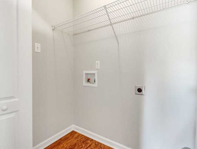 Building Photo - 4 Bed/2 Bathroom Home in Richmond Place