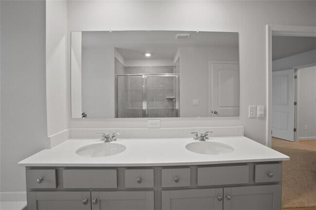 Building Photo - 136 Hampton Ter