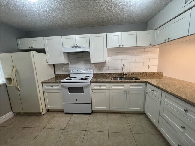 Building Photo - 179 SE 3rd St