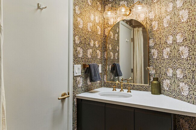 Building Photo - Sunny 2-Bed, 2-Bath Condo in Boulder’s Kin...