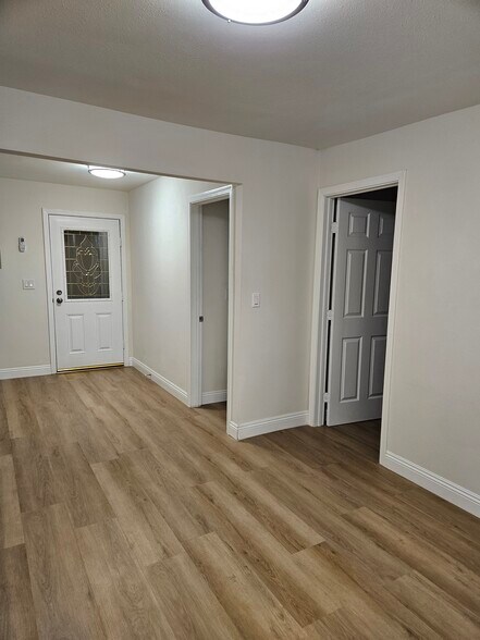 Building Photo - 2316 Elmgrove St