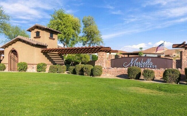 Building Photo - Gilbert 5-Bedroom Home with Pool, Loft & Primary Suite Downstairs – Minutes from Gilbert Regional...