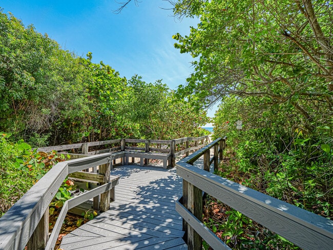 Building Photo - 925 Coquina Ln