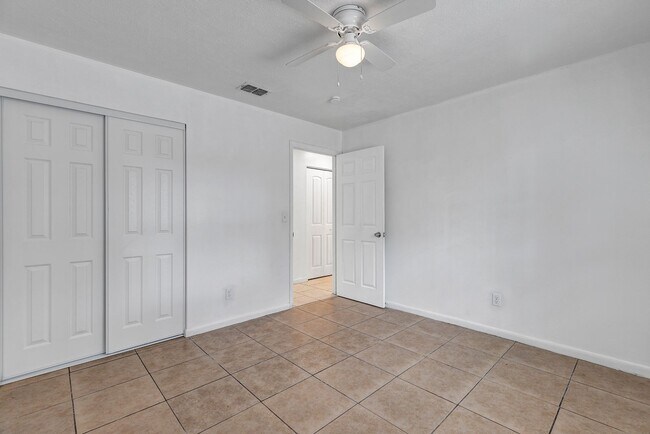 Building Photo - Freshly Updated 2-Bedroom Home with Stainless Steel Appliances & Private Patio – Ocala, FL