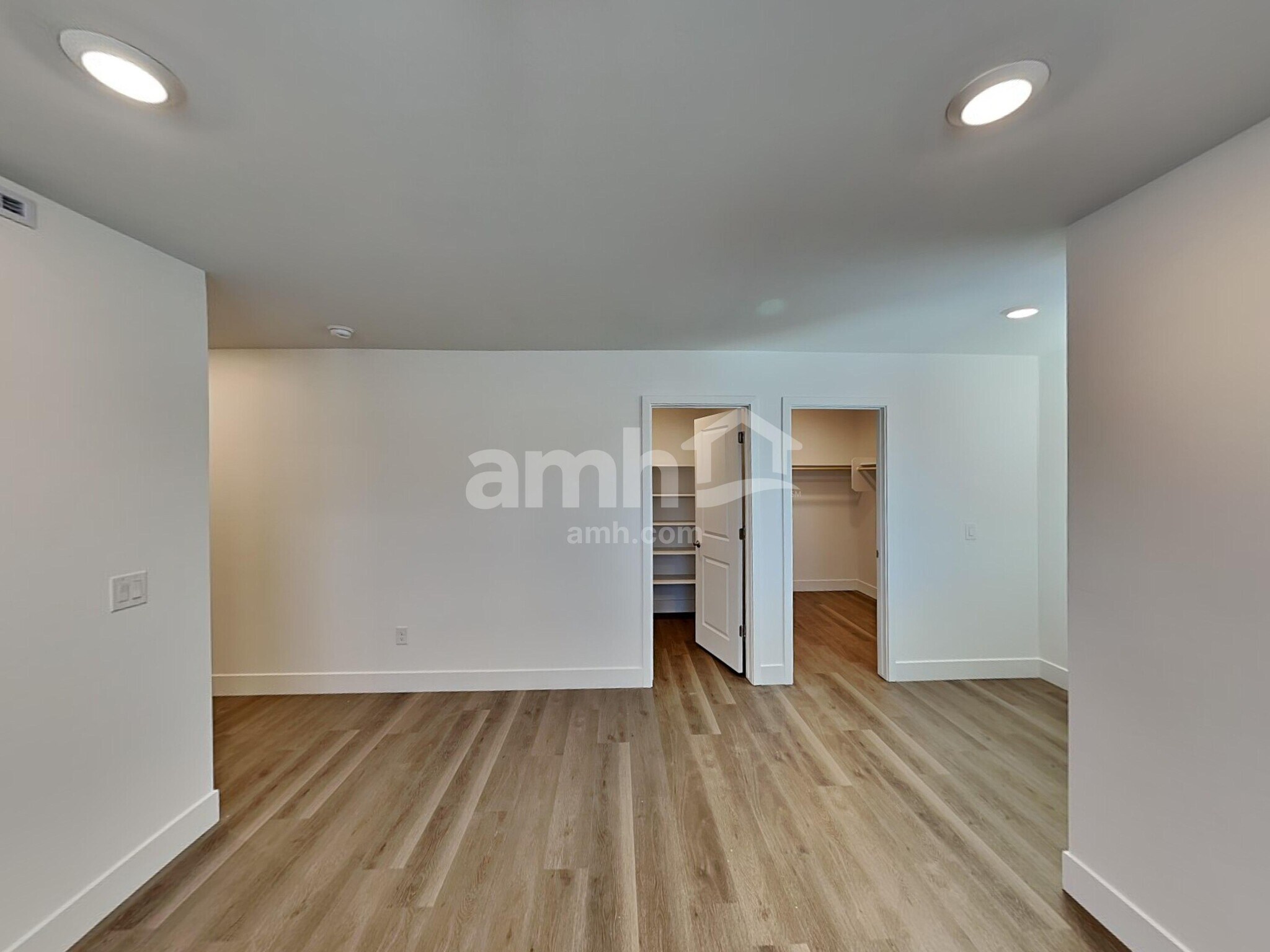 Building Photo - 9623 E Harkes Dr