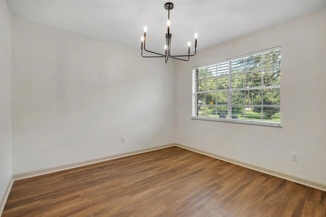 Building Photo - 1825 Sherwood Dr