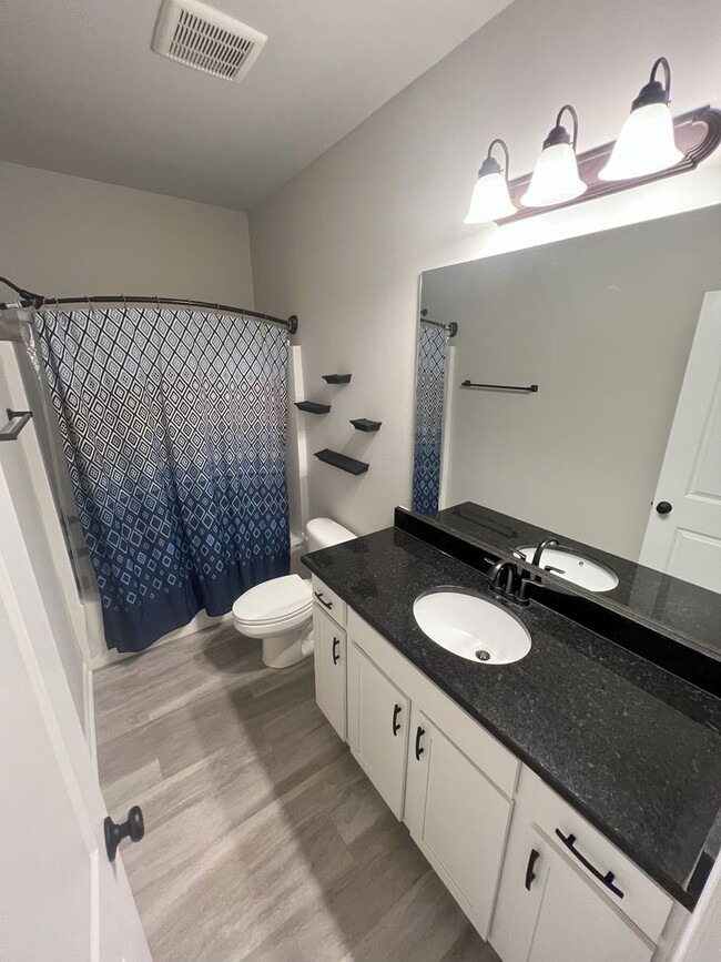 Building Photo - Charming 4 Bedroom, 2 bath Home in Gonzale...