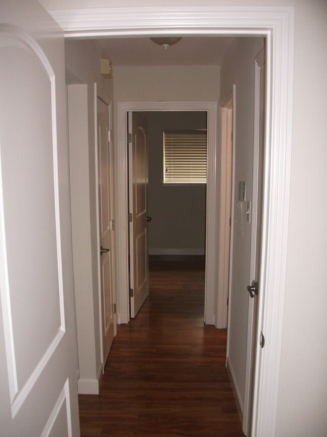 Building Photo - Remodeled 2 bedroom 1 bath