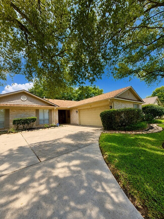 Building Photo - 14906 Brookpoint Dr
