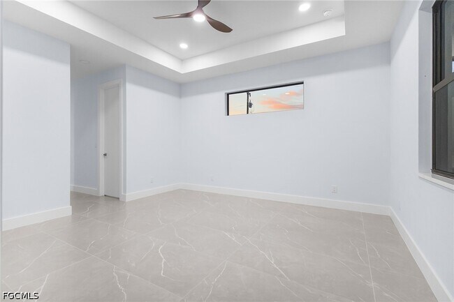Building Photo - 142 SW 33rd Pl