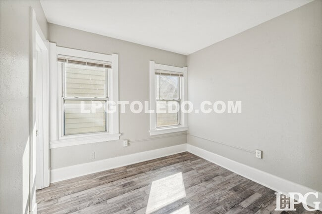 Building Photo - 4117 Thornton Ave