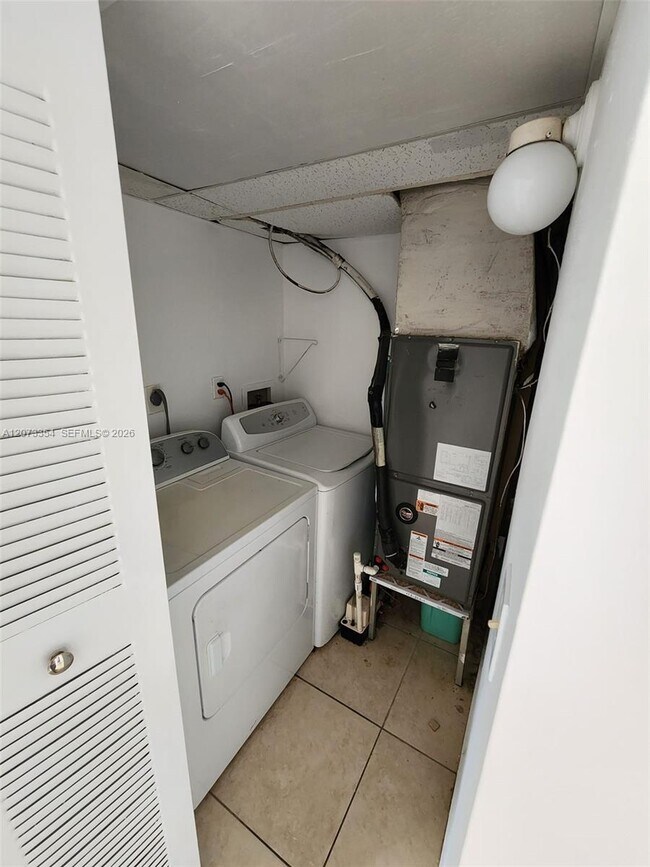 Building Photo - 2770 W 61st Pl