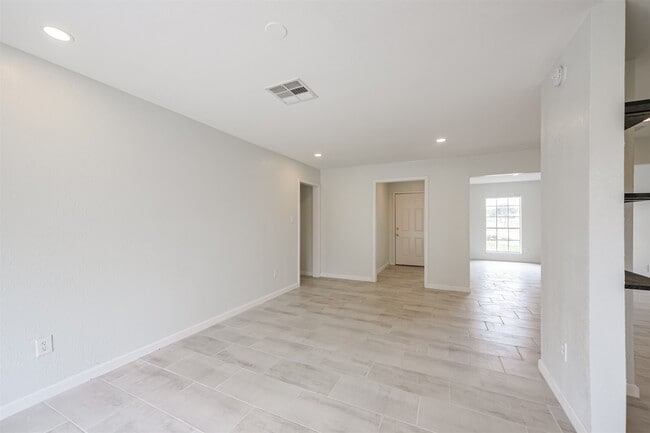 Building Photo - 2114 Shasta Dr