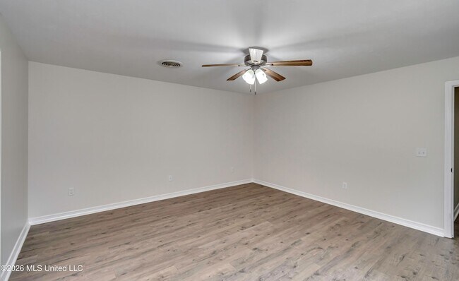 Building Photo - 9 Treeway Dr