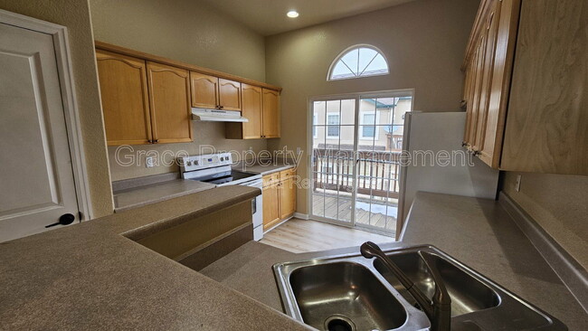 Building Photo - 4024 S Carson St