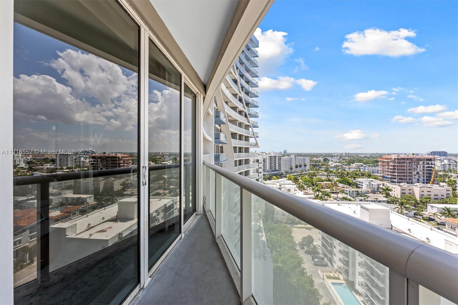 Building Photo - 3101 Bayshore Dr