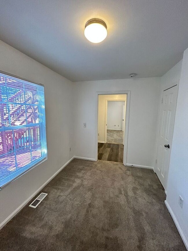 Building Photo - Spacious 4-Bedroom Duplex with Modern Amen...