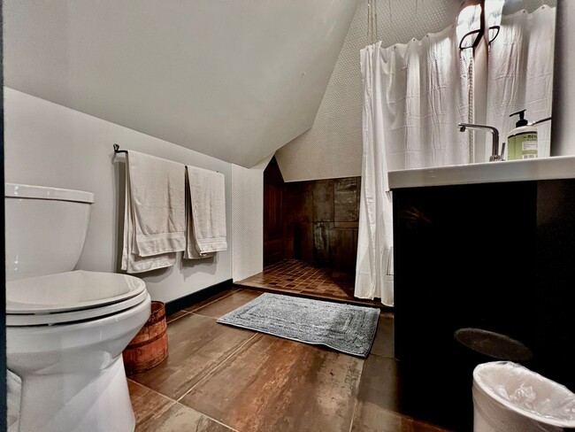 Building Photo - Victorian Gem in the Heart of Downtown – F...