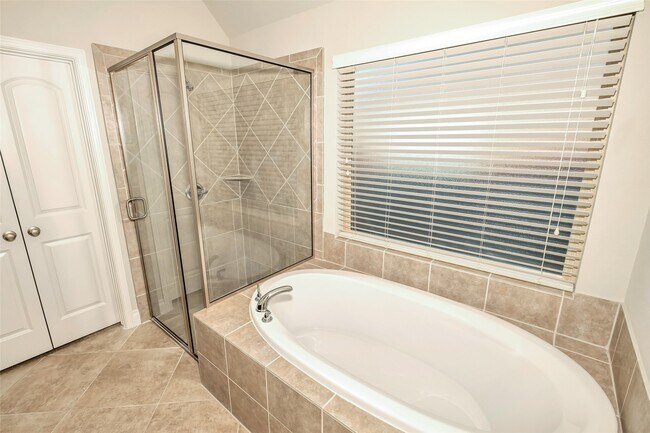 Building Photo - 2911 River Flower Ln