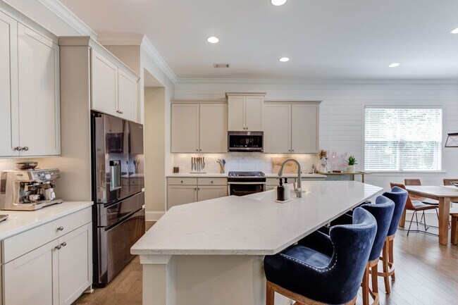 Building Photo - 1450 Edgebrook Ct NE