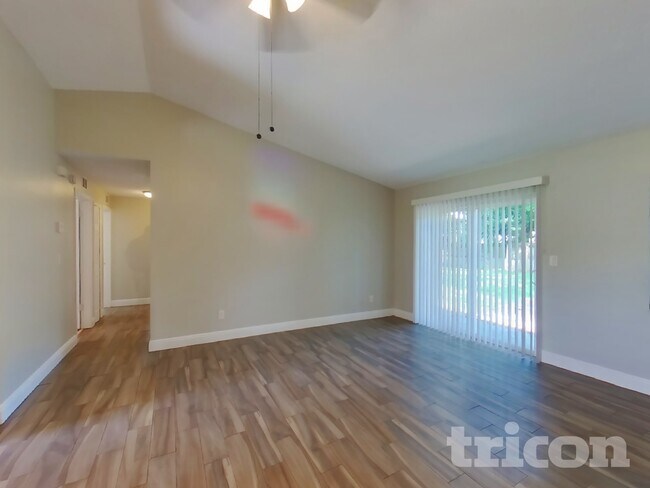 Building Photo - 1108 Robin Dr