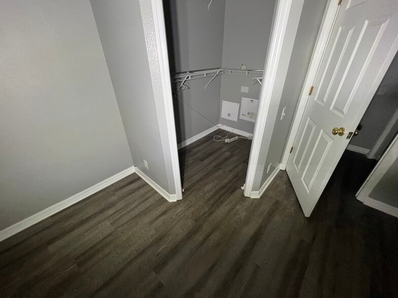 Walk-in Closet in Master Suite - 4219 Key Thatch Dr