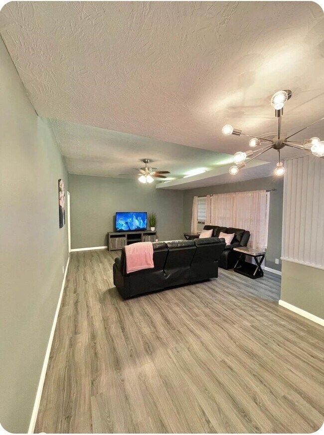 Building Photo - 1908 N 16th St