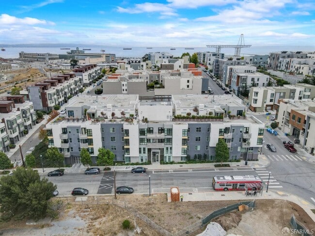 Building Photo - 451 Donahue St